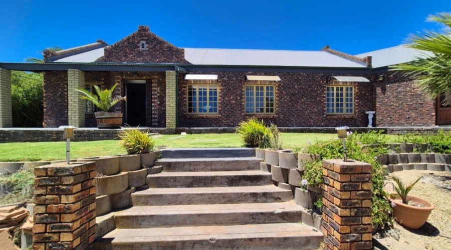 5 Bedroom Property for Sale in Middedorp Western Cape